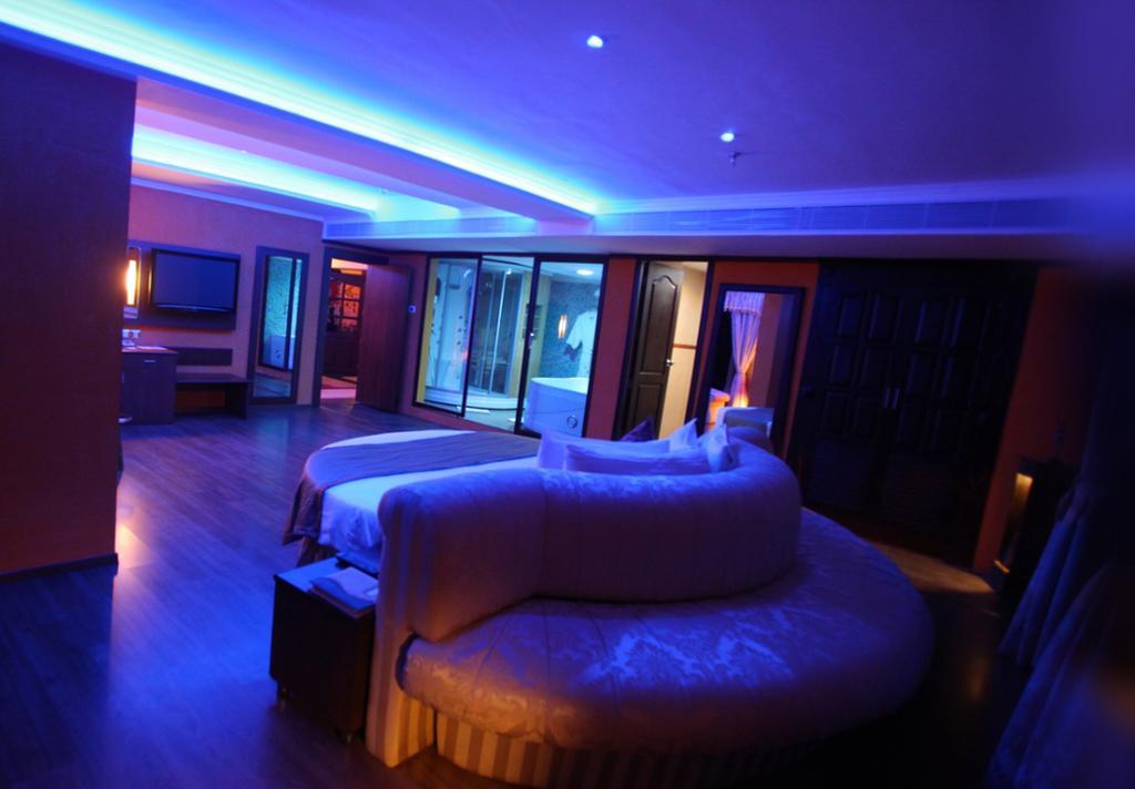 The Quilon Beach Hotel And Convention Center Kollam Buitenkant foto