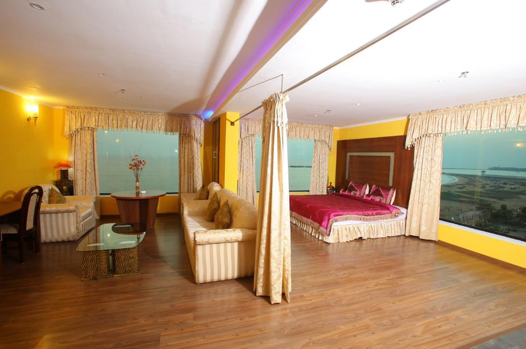 The Quilon Beach Hotel And Convention Center Kollam Buitenkant foto