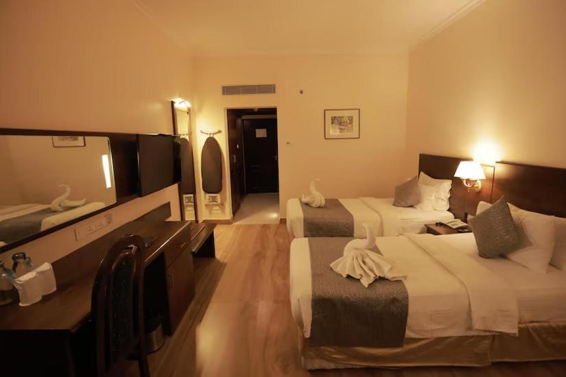 The Quilon Beach Hotel And Convention Center Kollam Buitenkant foto