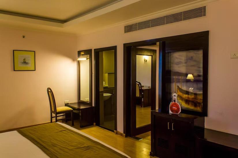 The Quilon Beach Hotel And Convention Center Kollam Buitenkant foto