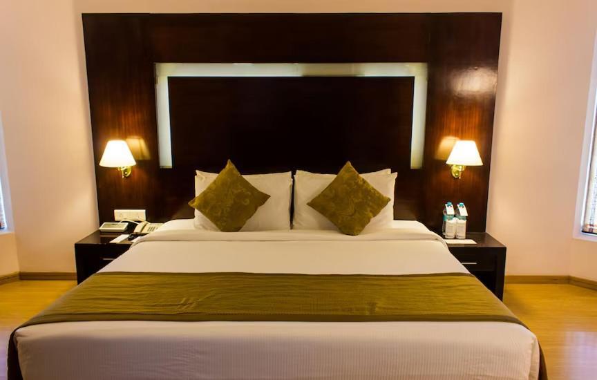 The Quilon Beach Hotel And Convention Center Kollam Buitenkant foto