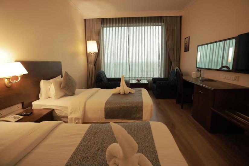 The Quilon Beach Hotel And Convention Center Kollam Buitenkant foto