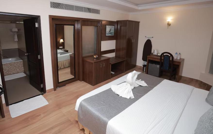 The Quilon Beach Hotel And Convention Center Kollam Buitenkant foto