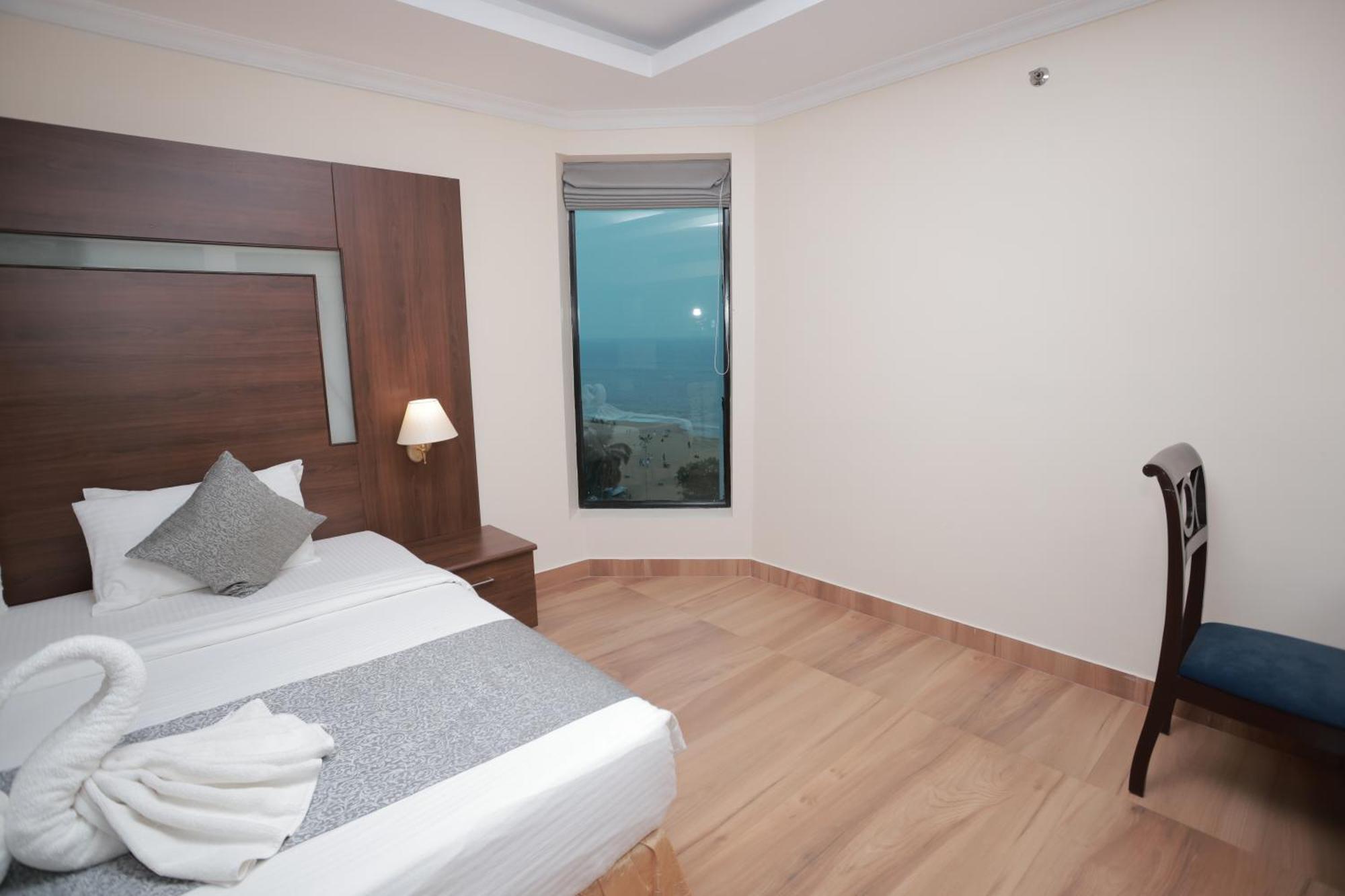 The Quilon Beach Hotel And Convention Center Kollam Buitenkant foto