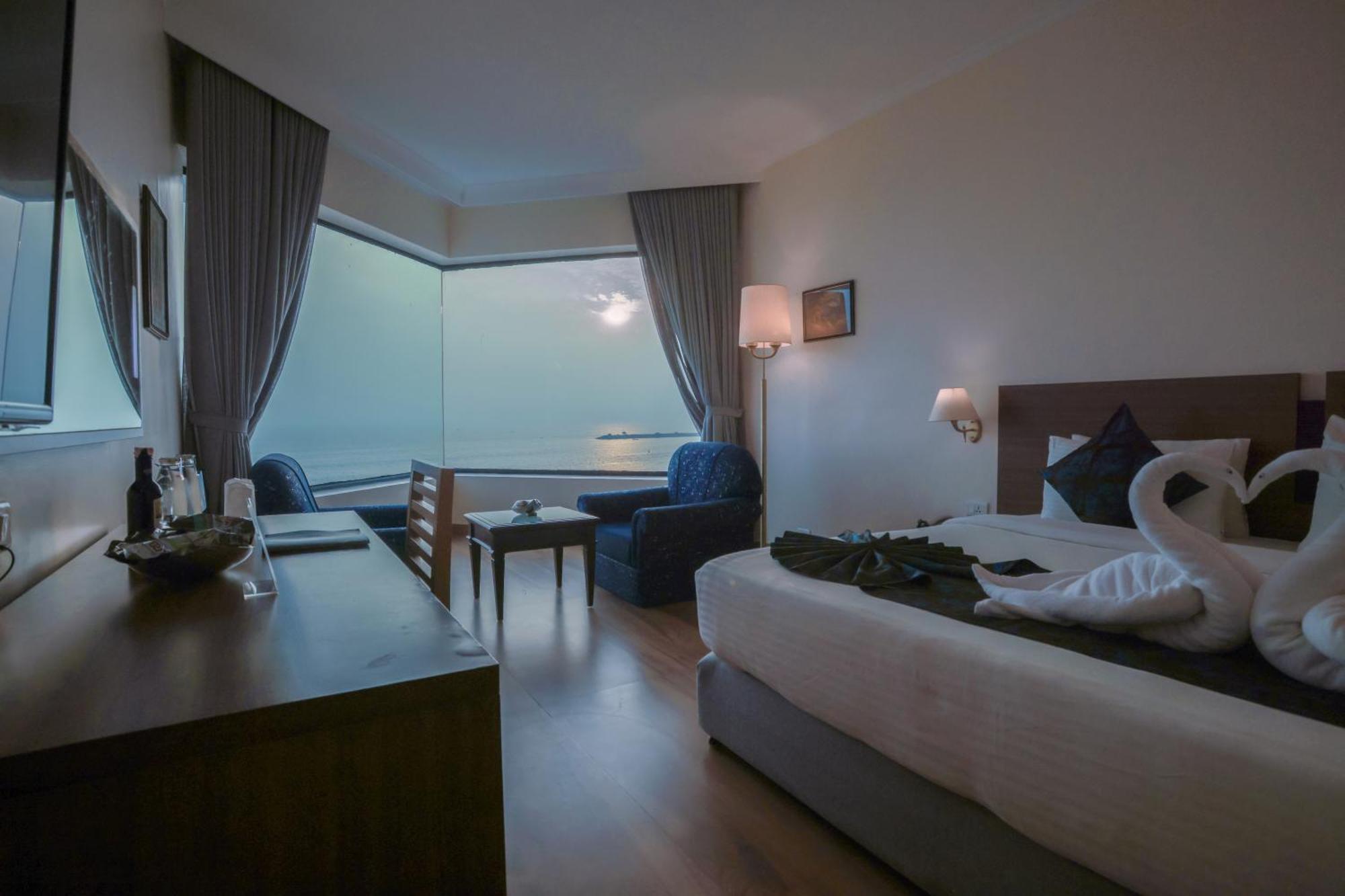 The Quilon Beach Hotel And Convention Center Kollam Buitenkant foto