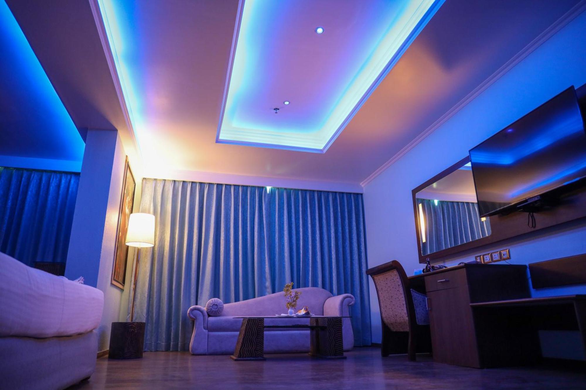 The Quilon Beach Hotel And Convention Center Kollam Buitenkant foto