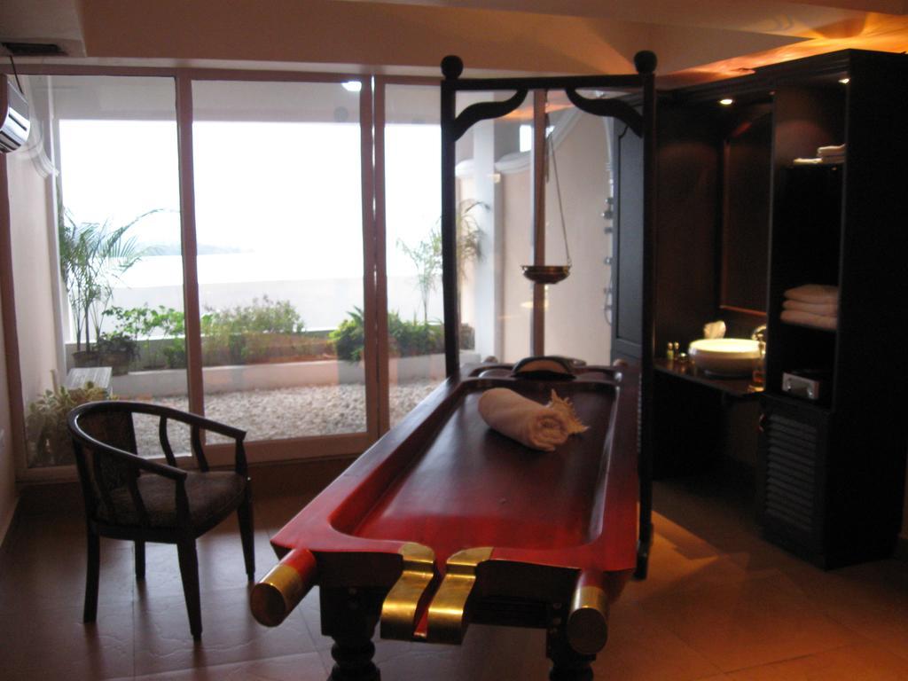 The Quilon Beach Hotel And Convention Center Kollam Buitenkant foto