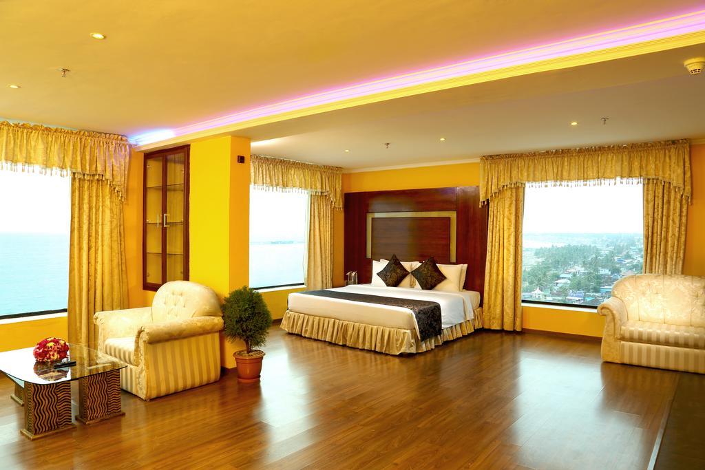 The Quilon Beach Hotel And Convention Center Kollam Buitenkant foto