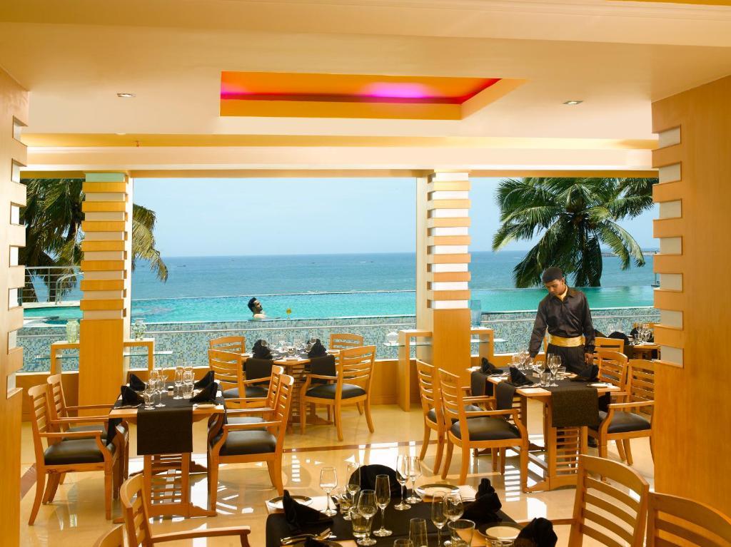 The Quilon Beach Hotel And Convention Center Kollam Buitenkant foto
