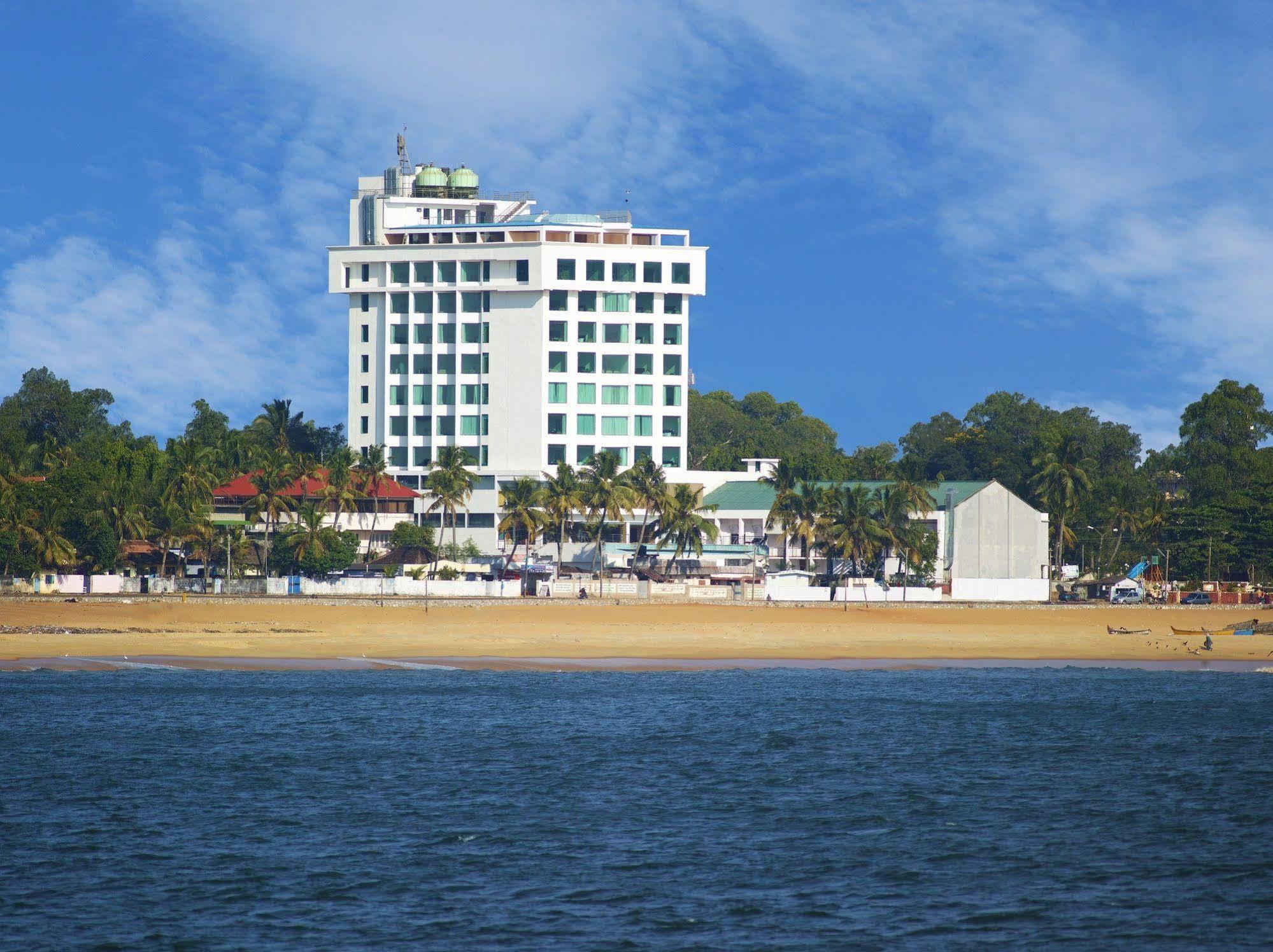 The Quilon Beach Hotel And Convention Center Kollam Buitenkant foto
